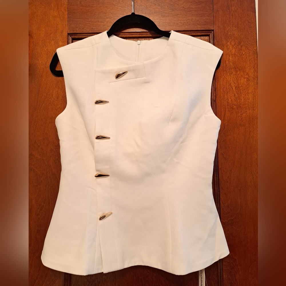 Commense White Sleeveless Asymmetric Button Peplum Top